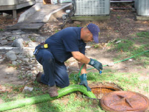 Scott Cleaning Atlanta Bread's Grease Trap
